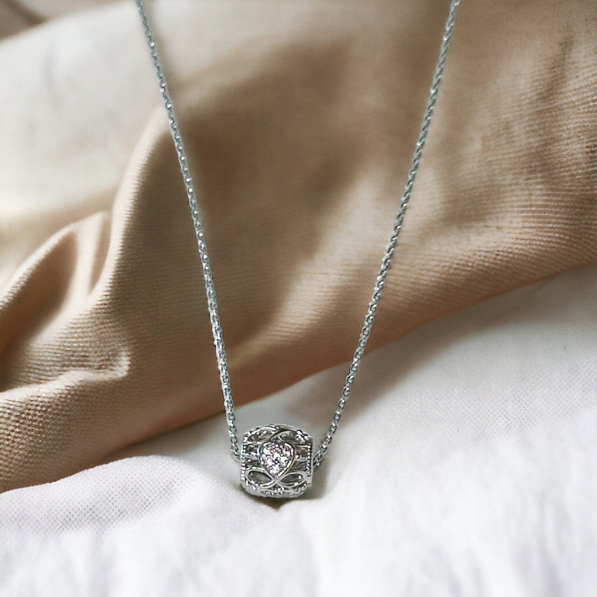 Karissa Infinity Hart Ketting