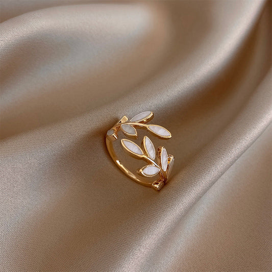 Verstelbare Witte Opal Leaf Ring