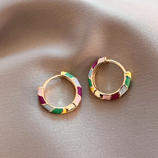 Elegante Oorbellen met Multikleurige Emaille in Goud
